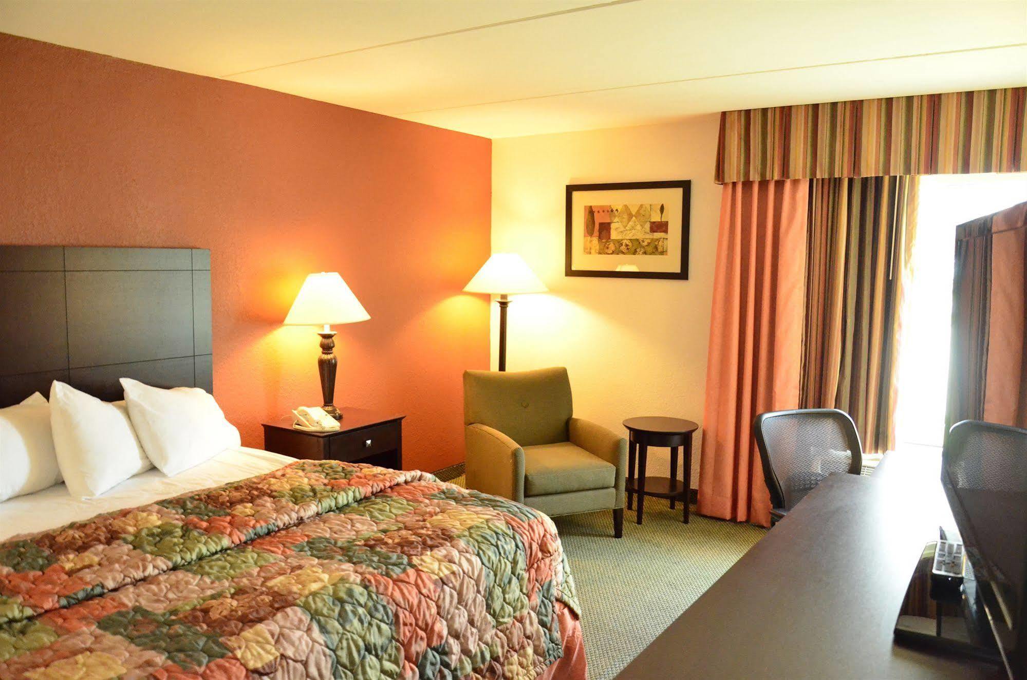 Hotel Ramada By Wyndham Luling Esterno foto